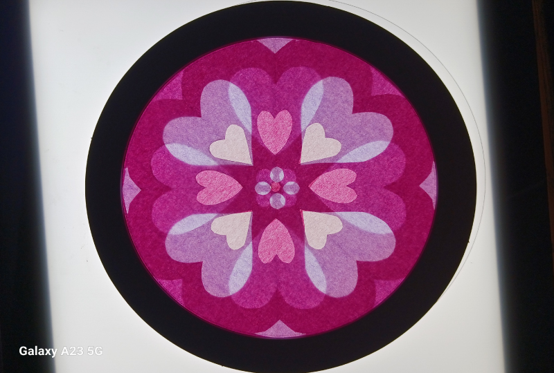 紙のステンドグラスを作ろう