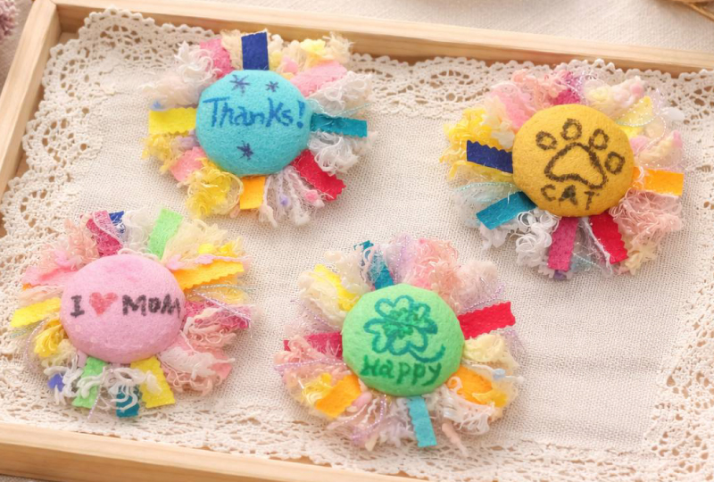 かわいいロゼットブローチ Deco